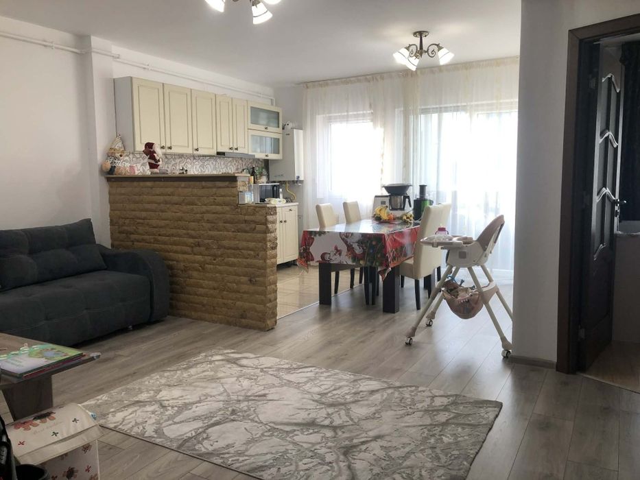 Vand apartament 2 camere zona Urusagului