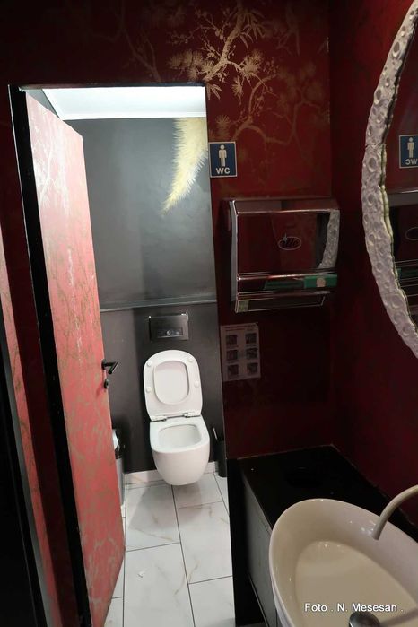 Inchiriez spatiu comercial in Piata Unirii nr 5, Oradea