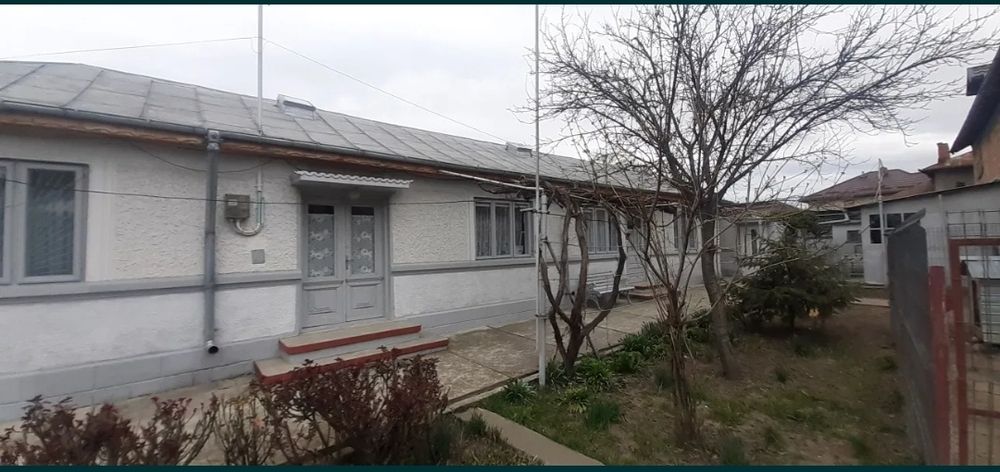 Casă de vanzare cu teren