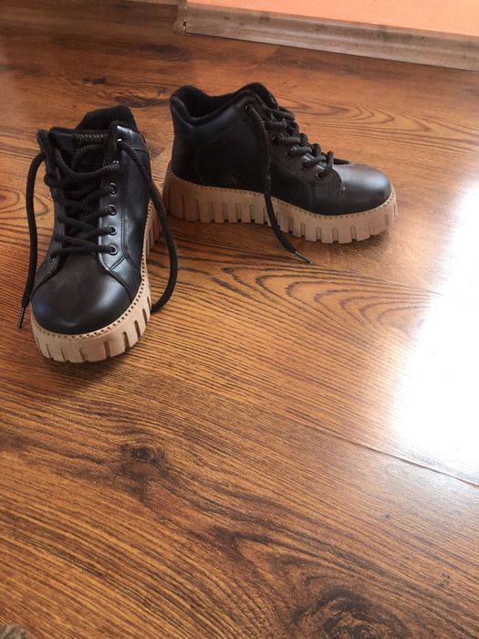 Женски зимни боти номер 39 нови