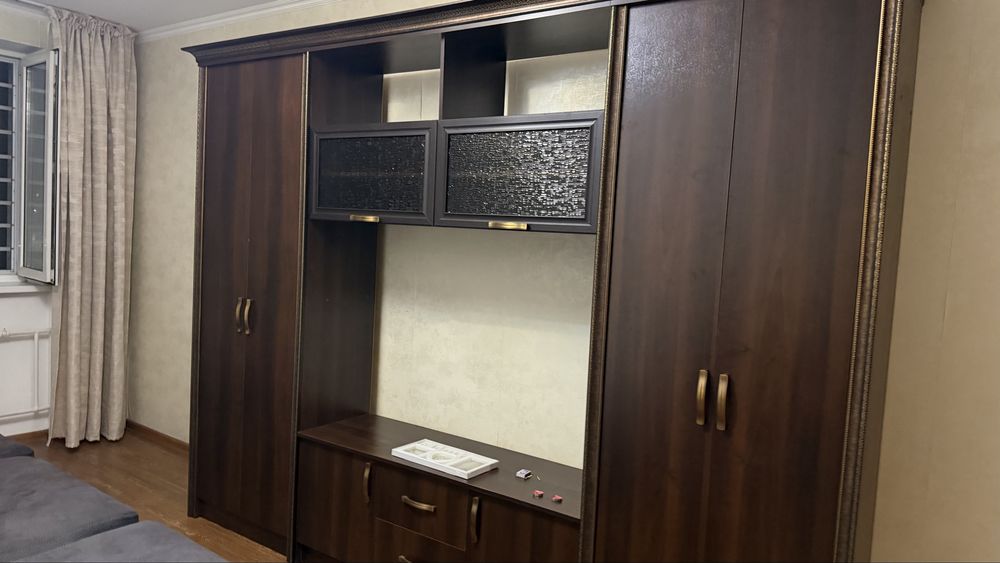 Продам диван и шкаф стенку