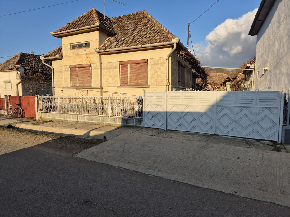 Vând casă in com.Adămuș(Crăiești)