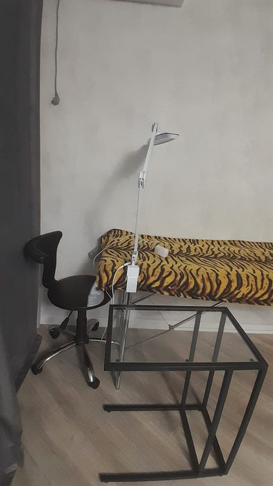 Кушетка, лампа, стул, столик