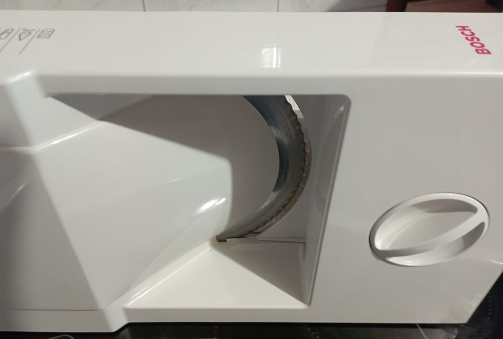 Колбасорезачка...Малко използва.