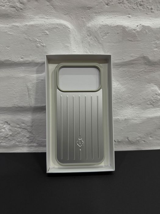 Rimowa Silver Case for iPhone 17 Pro / Max