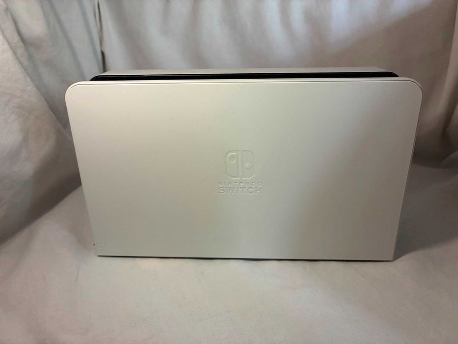 Vand Nintendo Switch Oled stare noua cu 2 jocuri
