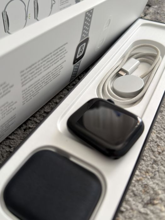 Apple Watch S7 45mm + нова каишка