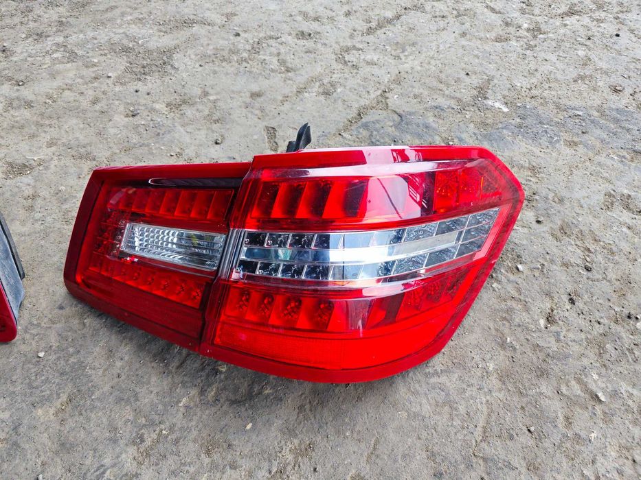 Комплект Стоп Mercedes W212 Комби Е класа Стопове с диоден мигач