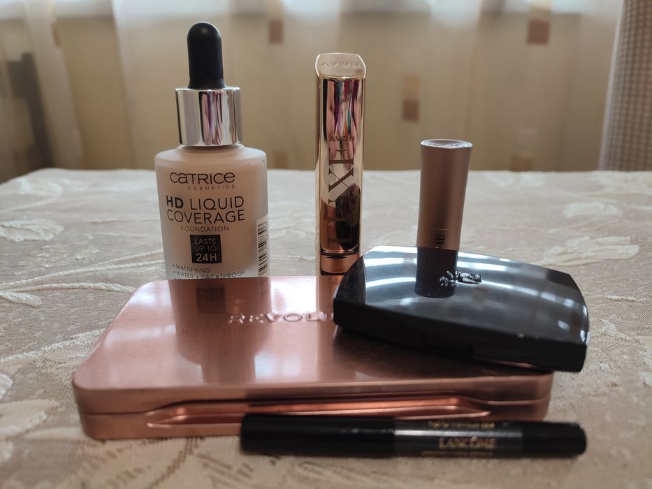 Лот козметика Lancome, Avon, Revolutiin