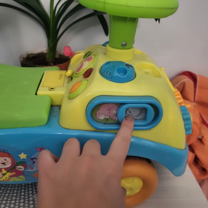 Masinuta cu sunete  și lumini