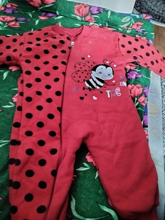 Продам детские вещи .