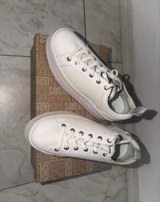 Karl lagerfeld dama