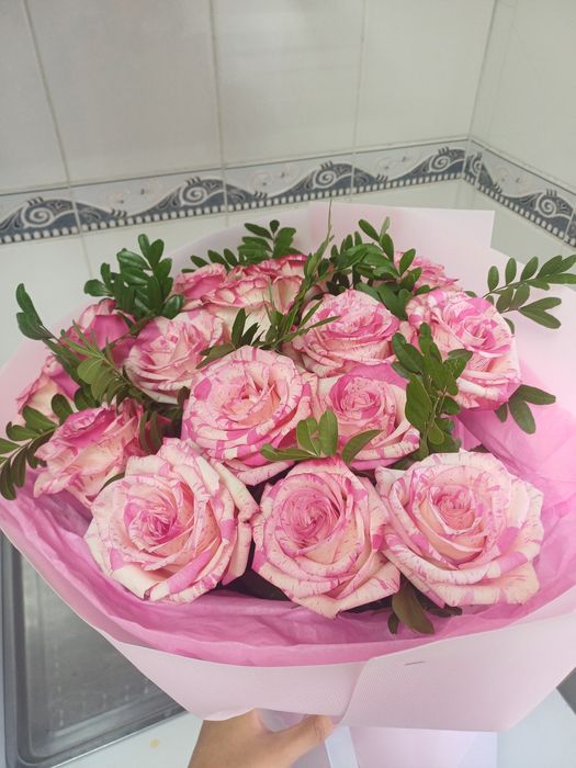 Роза 17 шт дерзкий