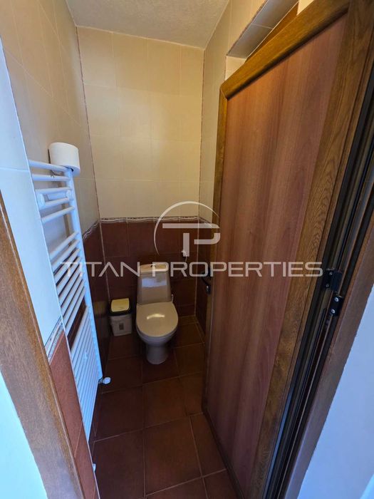 Двуетажна обзаведена къща с два гаража в Цигов чарк