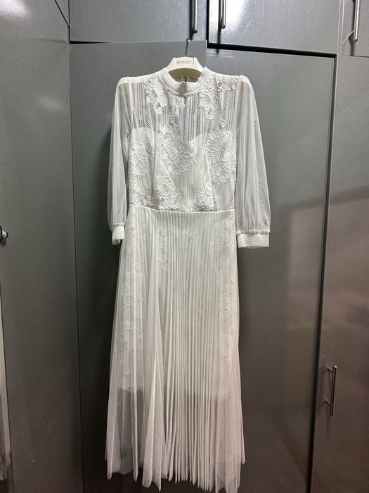 Красивое белое платье