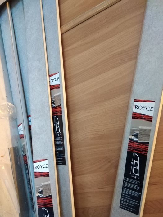 Продам ламинат и керамогранит