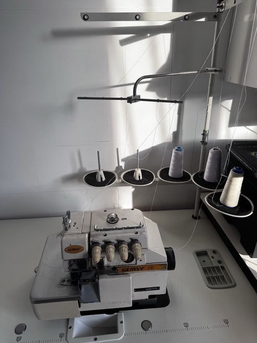 Швейный машина и оверлог. + шкаф