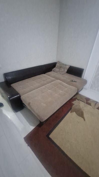 Диван раскалывается