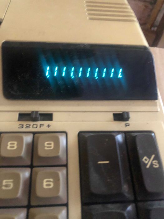 продавам сметачна машина с лента тошиба