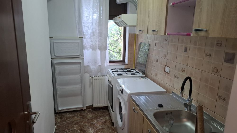Închiriez apartament
