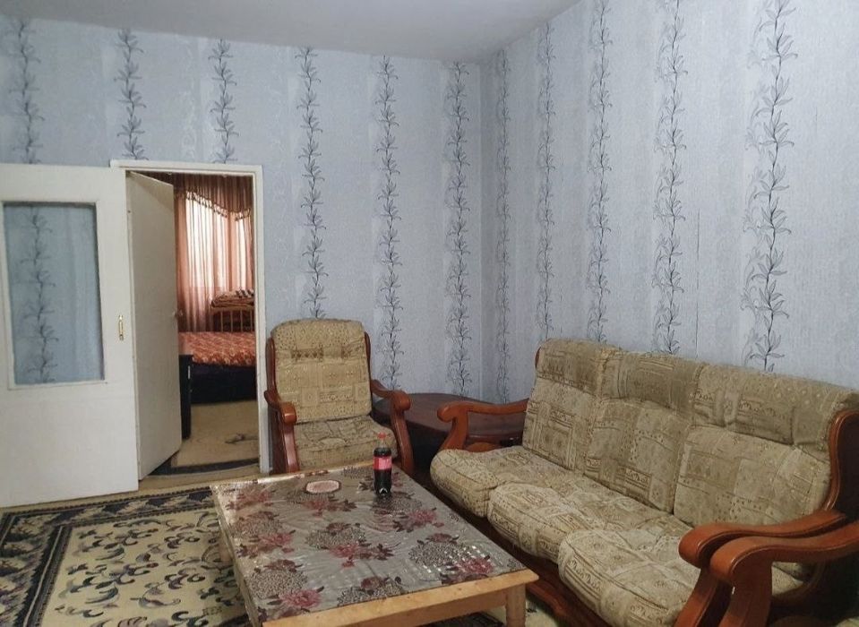 Продаётся 2/3/4 на м-в Ялангач. Двухкомнатная