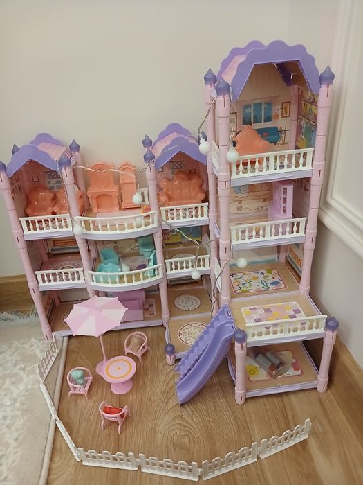 Продаётся кукольный домик