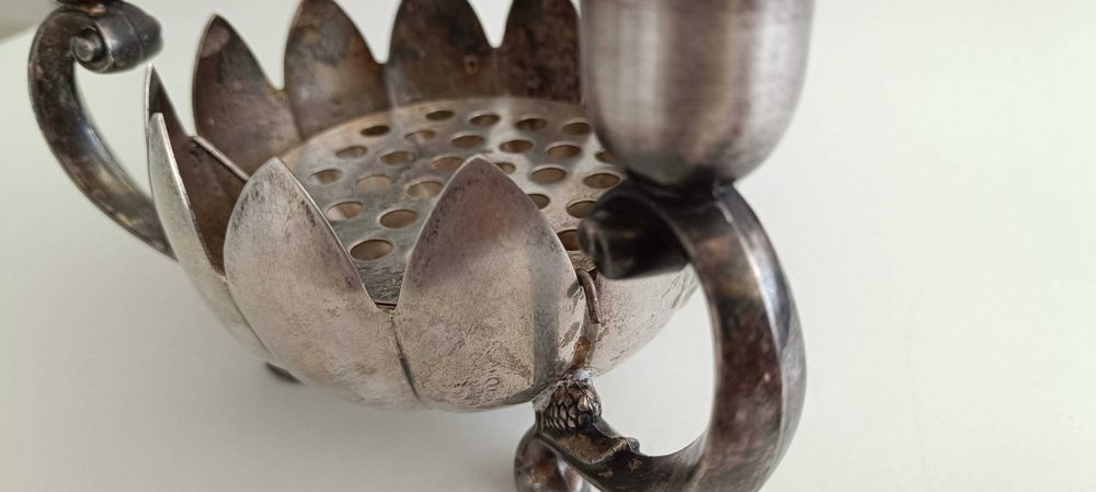 Свещник - цвят на лотус - метален