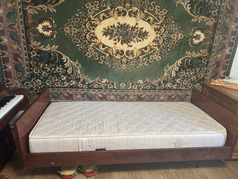 Продам кровати с матрасом