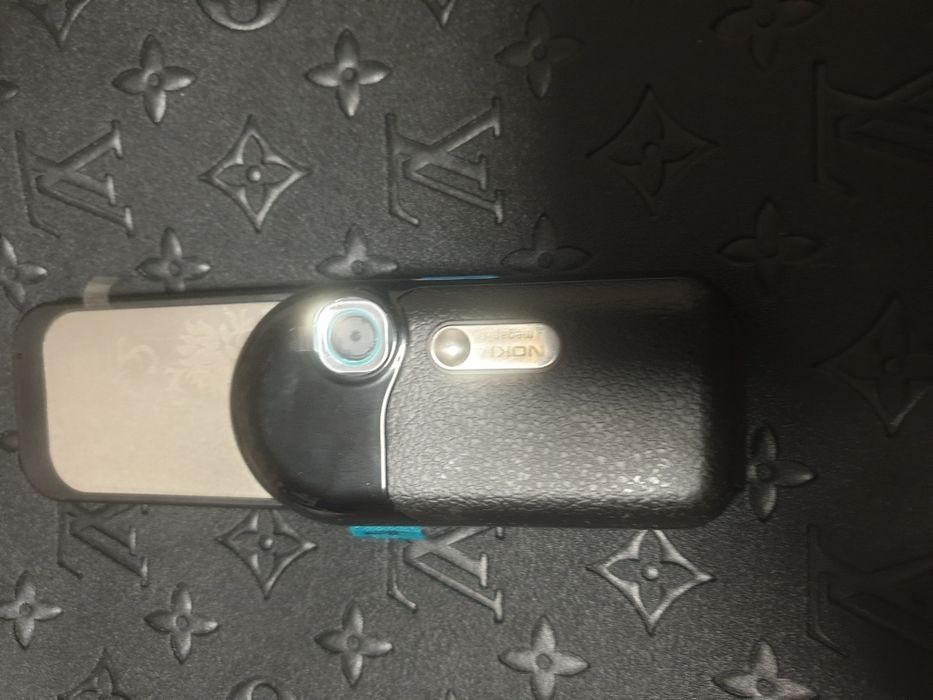 Assalom alekum Telefon Sotiladi Original 7373 Black Flowers