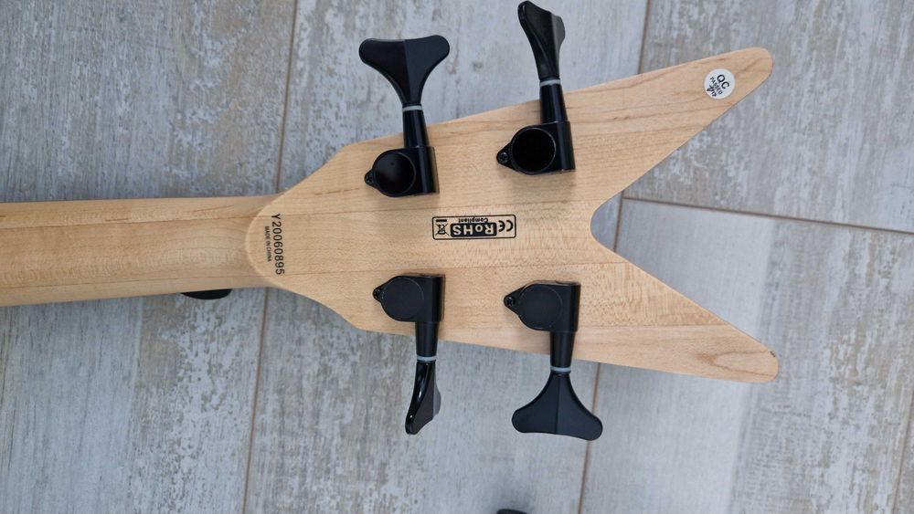 бас китара DEAN Flying V