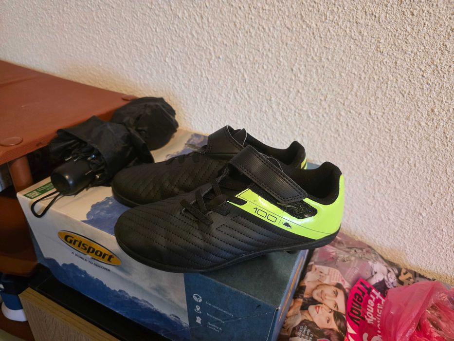 Детски обувки за футбол