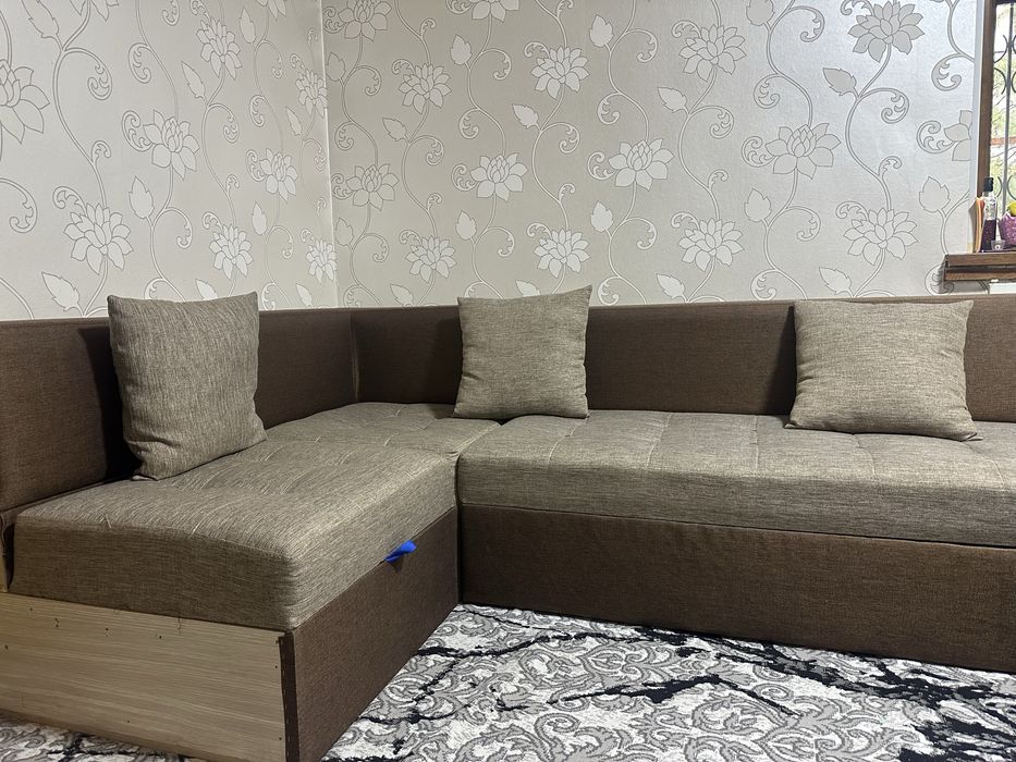 Alo darajadagi yumshoq mebel.