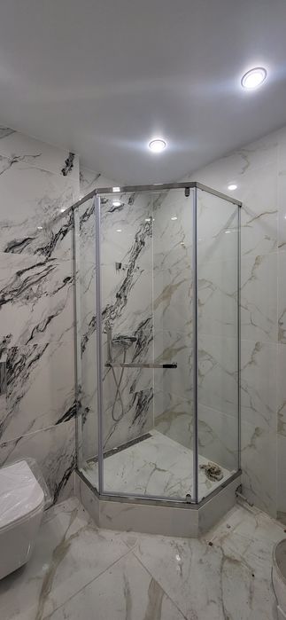 Душевой кабины, стеклянные перегородки!