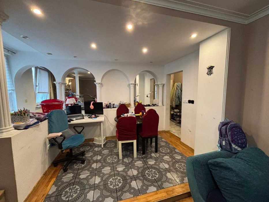 Дава се под наем Двустаен апартамент в София, Център - 72 кв.м за 700 € - Снимка #2