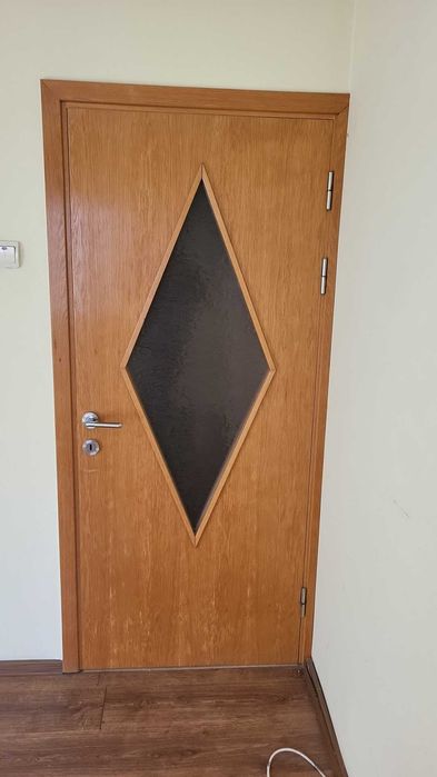 Se vând 6 uși + dresing