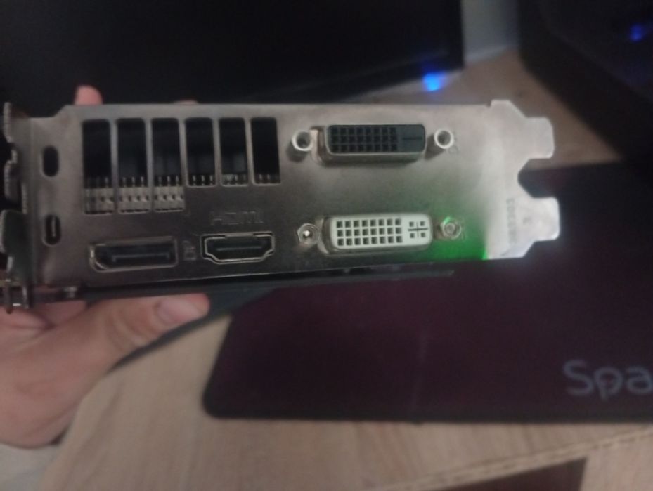 Vând placa video SAPPHIRE Nitro R9 380