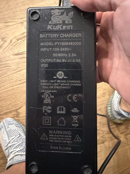 încărcător pentru trotinetă electrică KuKirin / Kugoo Kirin, 54.6V 2A, pentru baterii de 48V