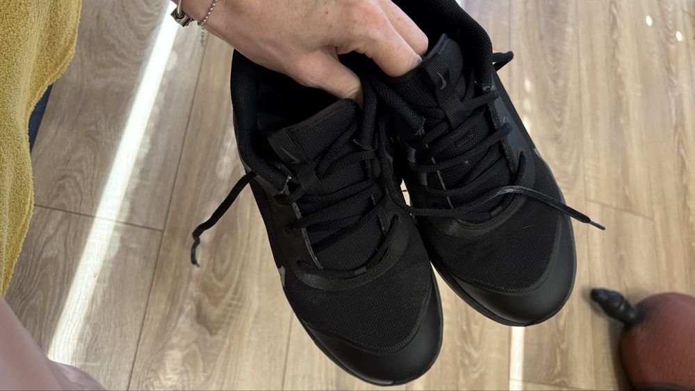 Маратонки Nike.