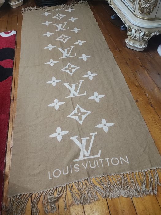 Burberry оригинален шал