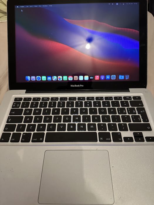 Macbook pro 2010 , plus unul pentru piese
