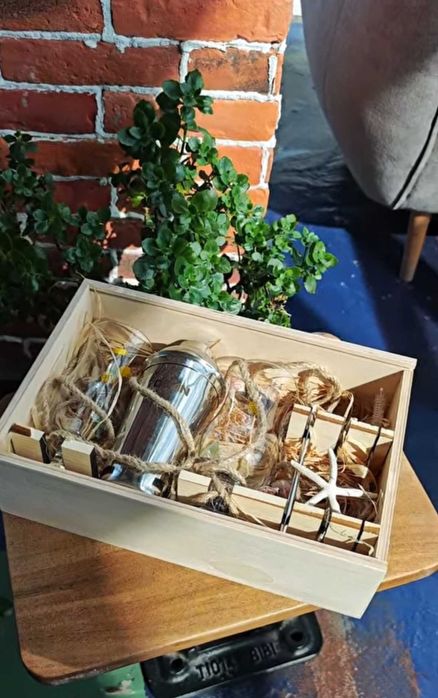 Луксозна кутия метален шейкър чаши +аксесоари Devin подход. за подарък