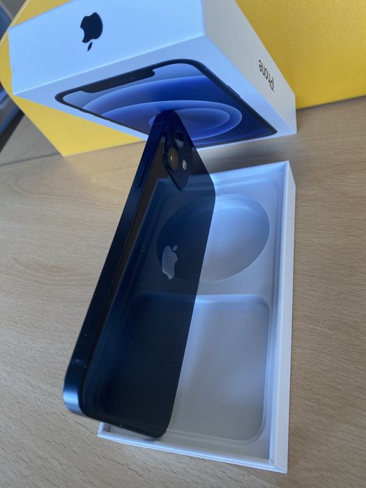 IPhone 12 64 GB black с КАЛЪФ подарък!!!