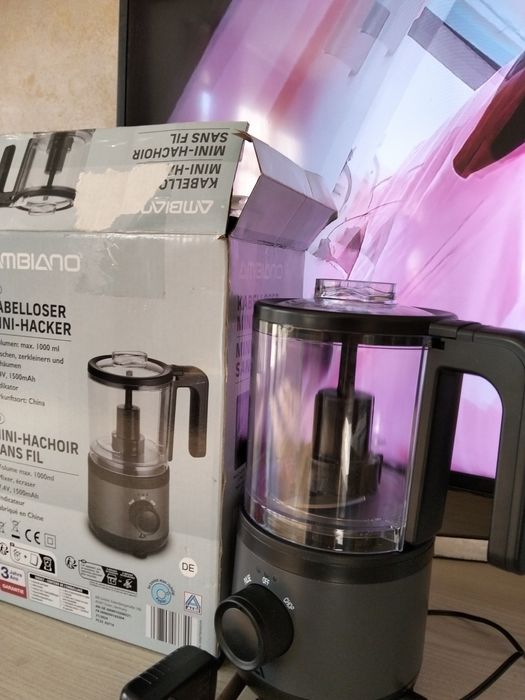 Robot bucătărie nou.