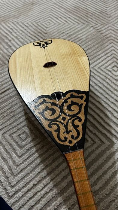 Домбыра и Гитара