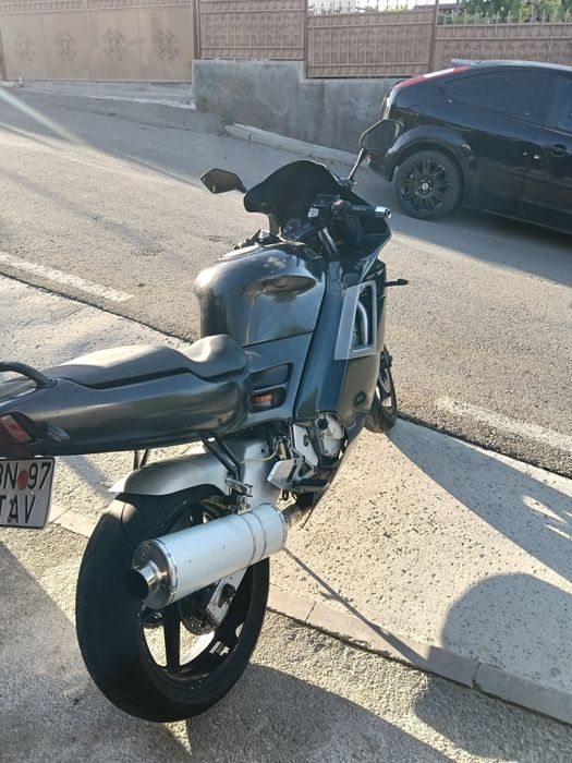 Vând Honda cbr f2