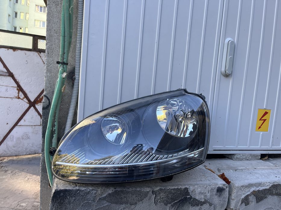 Ляв черен фар за VW Golf 5
