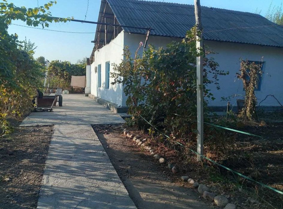 Uy sotiladi.  Srochna