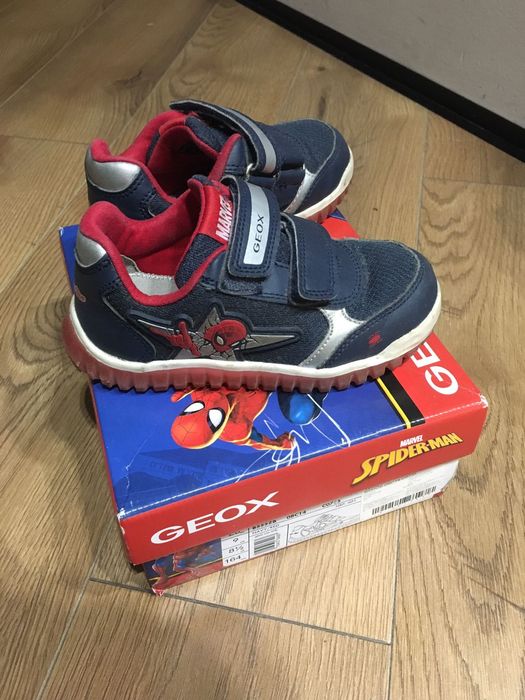 Детские кроссовки, 26 размер