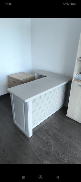 Стол, ресепшн в офис,