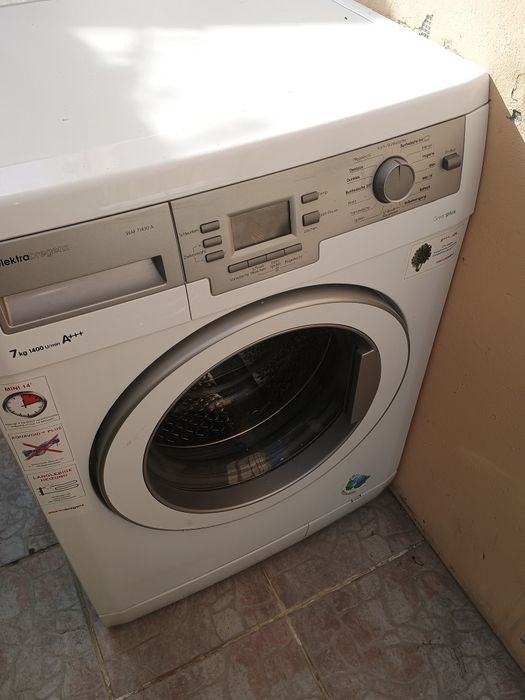 Mașină de spălat rufe clasa AA frigider cu congelator tip combină frigorifică Artic Gorenje îndesit